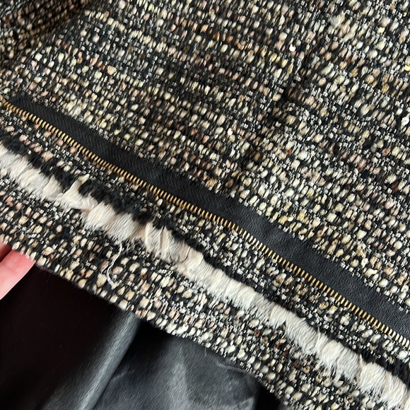 Women’s tweed skirt. Zipper up rear with zipper detail on bottom and fringe. - Picture 4 of 5